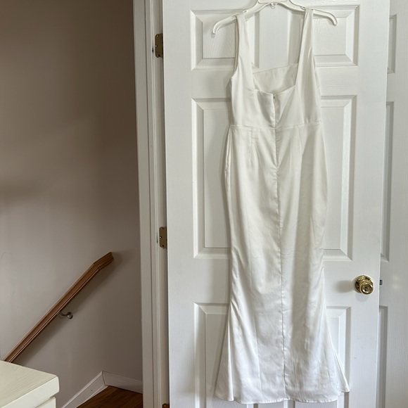 Moda Glam ANGELINA TWO-TONE OVERSIZED BOW GOWN - Picture 7 of 11